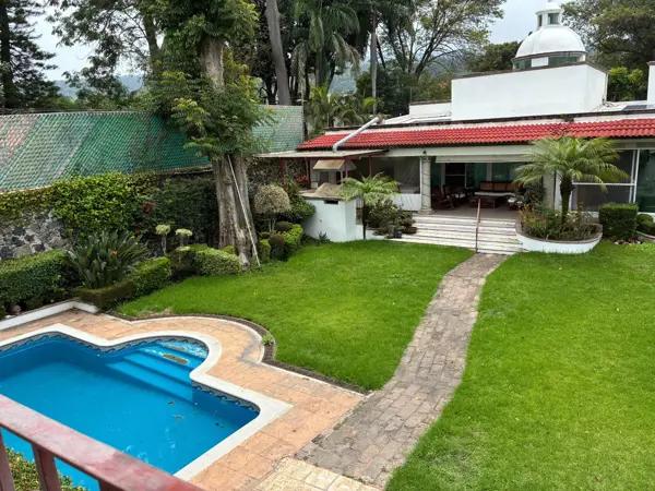 VENTA Hermosa residencia ubicada en uno de los fraccionamientos más exclusivos