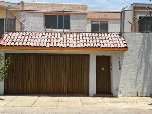 Casa en Venta en La Estancia, Zapopan - Fraccionamiento Residencial