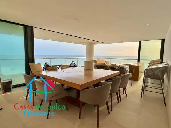 Departamento de lujo, con 4 recámaras y terraza con vista al mar