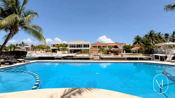 Departamento de 2 Niveles a la Venta y Renta en Puerto Aventuras, Marina, Playa del Carmen