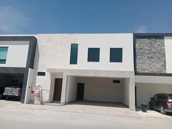 Casa en Venta en Rincón del Viñedo con Recámara en Planta Baja, Torreón