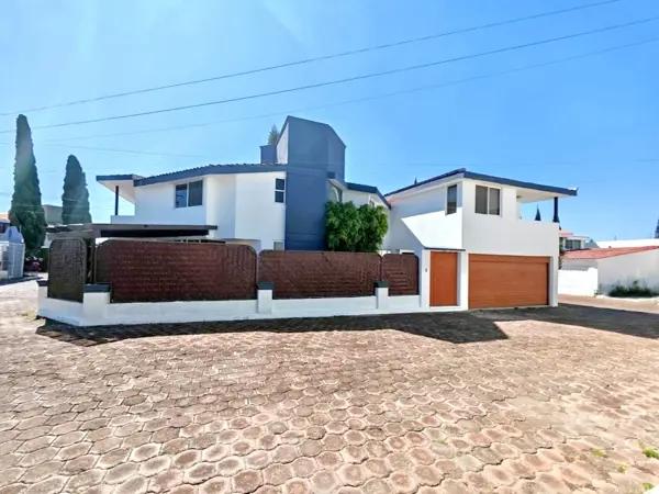 CASA EN VENTA ESTILO CALIFORNIANO EN ZAVALETA, PUEBLA