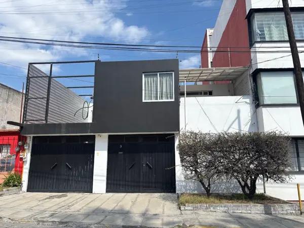 INVERSIONISTA. Venta casa remodelada para rentar como habitaciones y departamentos. Col. La Paz