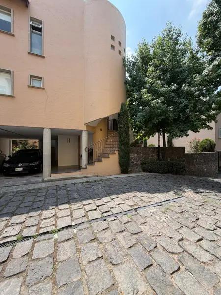 Venta casa San Jerónimo Lídice fraccionamiento cerrado con vigilancia jardín 3 recamaras sala tv Venta casa San Jerónimo Lídice fraccionamiento cerrado con vigilancia jardín 3 recamaras sala tv