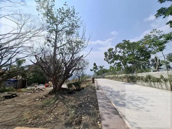 VENTA de TERRENO en Fraccionamiento Lomas de Cuernavaca