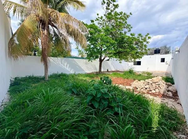 TERRENO CON CONSTRUCCION EN MONTEBELLO, VENTA