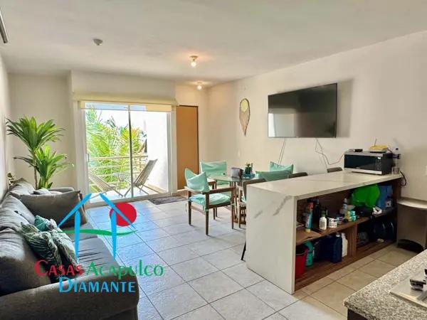 Departamento con 2 recámaras y balcón con vista a las áreas comunes