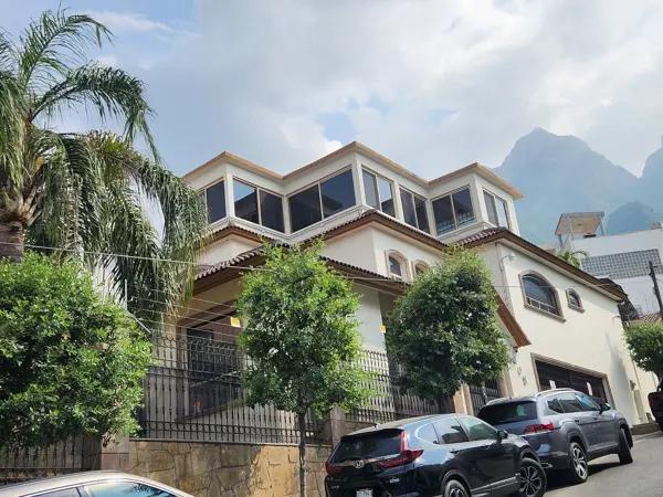 CASA EN VENTA RESIDENCIAL CUMBRES