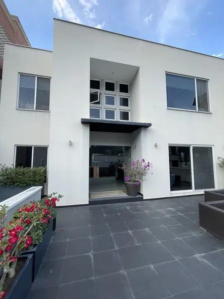 CASA EN VENTA EN LOS COLORINES