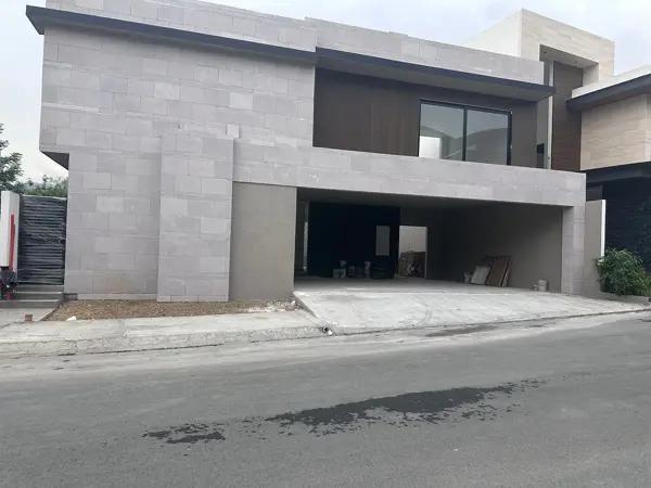 CASA EN VENTA  SIENNA CARRETERA NACIONAL