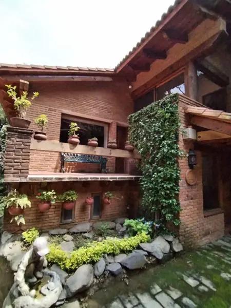 CASA EN VENTA EN FRACCIONAMIENTO FONTANA AVANDARO!