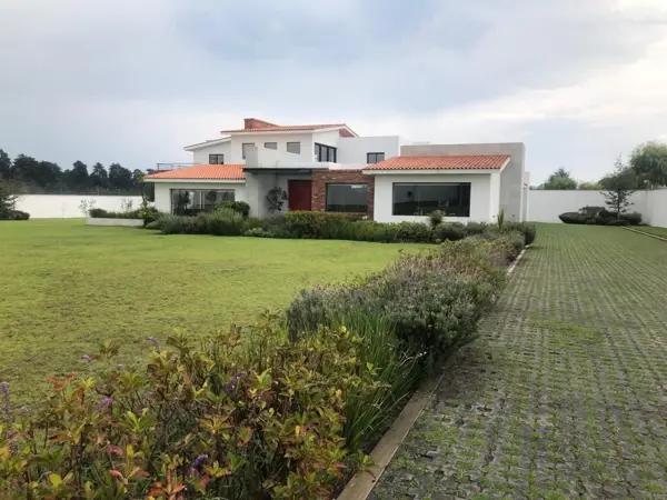 CASA DE LUJO EN VENTA CACALOMACAN (EJIDO) CASA DE LUJO EN VENTA CACALOMACAN (EJIDO)