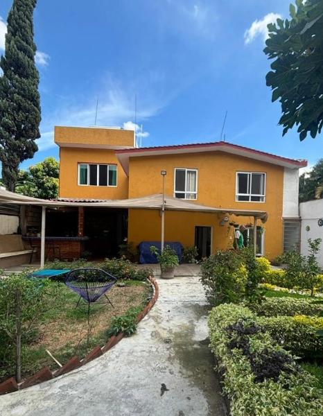Casa comercial en Lomas de la Selva.