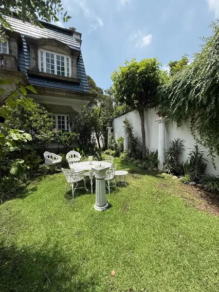 Casa en Venta con Estilo Francés en Lomas de Chapultepec, CDMX