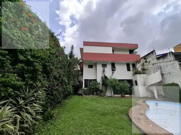 CASA EN VENTA EN CUERNAVACA, UBICADA DENTRO DE PRIVADA CON PORTÓN ELÉCTRICO