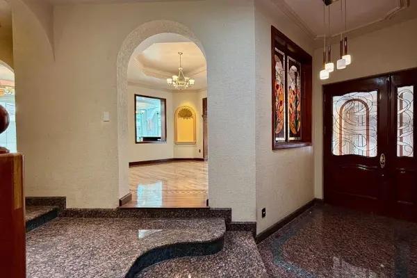 CASA EN VENTA CON ALBERCA EN PEDREGAL DE QUERETARO