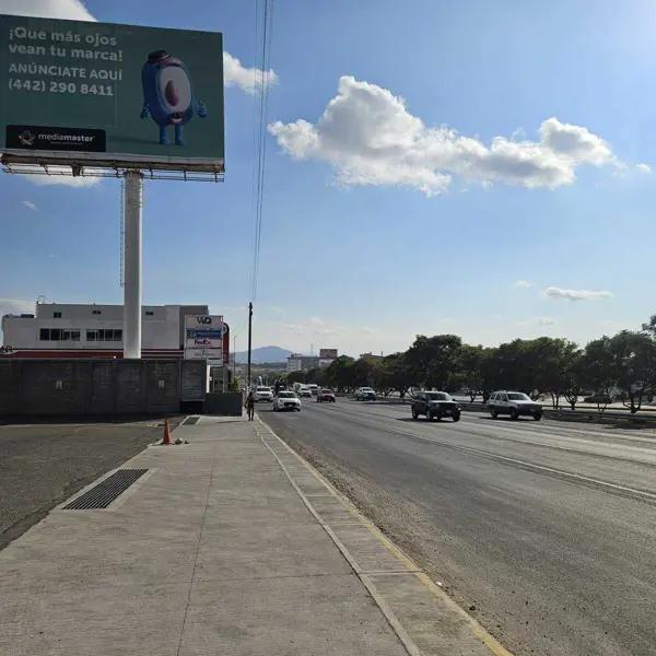 PREVENTA LOCALES COMERCIALES PLAZA VALVANUZ QUERETARO