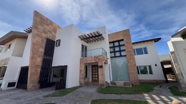 CASA CON ACABADOS FINOS EN VENTA EN LAS VILLAS, TORREÓN COAHUILA