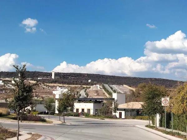 Terreno plano en venta en El Mayorazgo El Marqués Querétaro