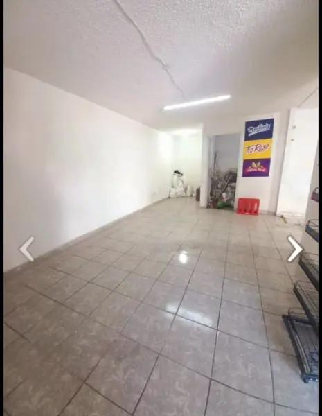 LOCAL COMERCIAL AVENIDA PRINCIPAL FUENTES DE BALVANERA GUANAJUATO