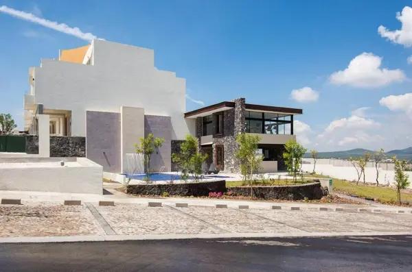 VENTA CASA FIGUÉ ZIBATÁ MODELO HIMALAYA QUERETARO