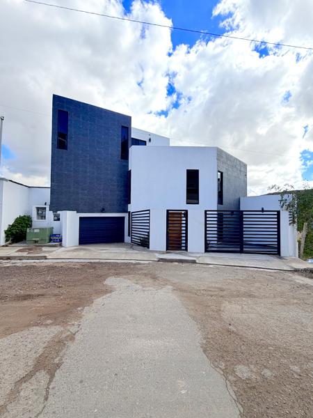 ESPACIOSA CASA EN VENTA EN COLINAS DE AGUA CALIENTE | ZONA DORADA, LUJO, PLUSVALÍA