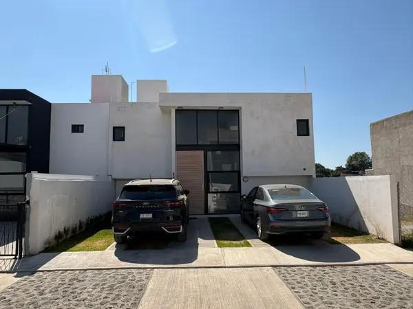 CASA CON ALBERCA EN FRACCIONAMIENTO RESIDENCIAL LOMAS DE CORTÉS CASA CON ALBERCA EN FRACCIONAMIENTO RESIDENCIAL LOMAS DE CORTÉS
