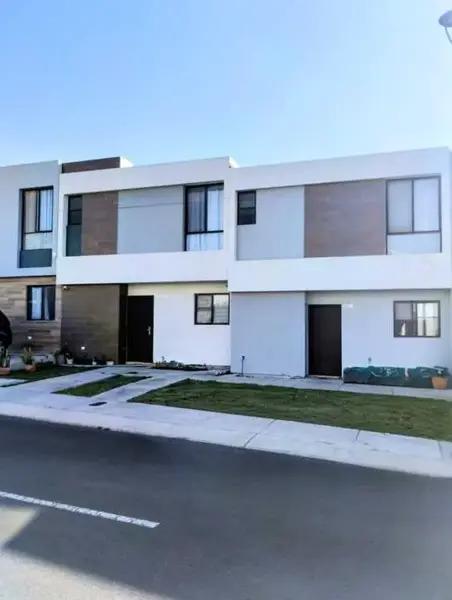 VENTA DE IMPECABLE CASA EN ZAKIA EN CONDOMINIO CON AMENIDADES