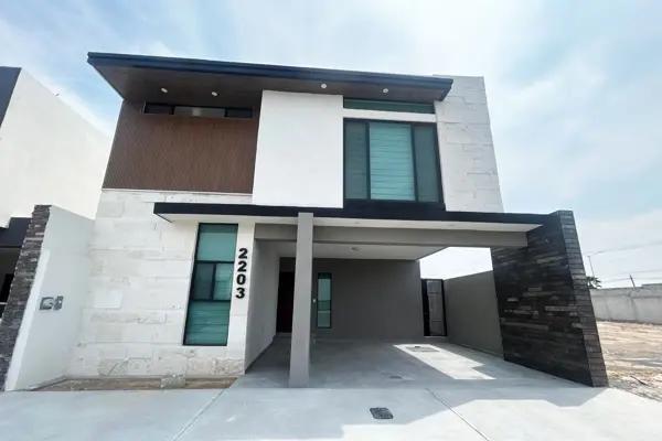 Estrena residencia en RENTA en Valle de Fontana, frente a área verde