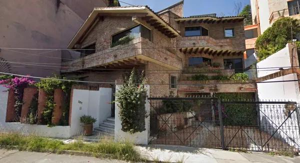 CASA EN VENTA EN LOMAS DE TECAMACHALCO, NAUCALPAN, ESTADO DE MÉXICO.