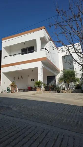 Casa en Venta.
Jardín Amplio y 4 Recámaras, Santiago, N.L. Casa en Venta.
Jardín Amplio y 4 Recámaras, Santiago, N.L.