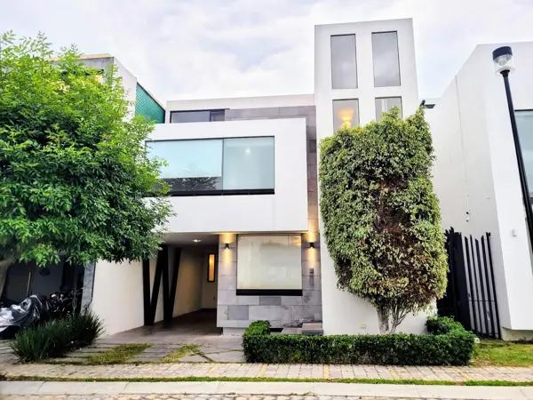 Casa en REnta en Lomas de Angelopolis, Parque Zacatecas. Casa en REnta en Lomas de Angelopolis, Parque Zacatecas.