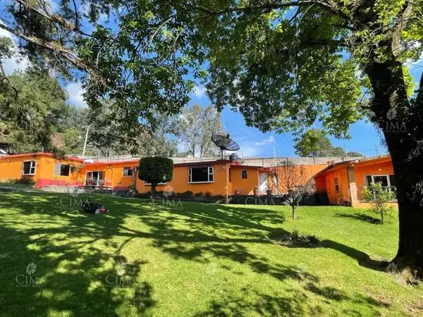 Venta casa jardín con bosque - V402