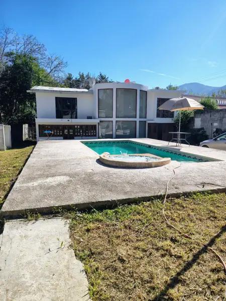 Casa estilo campestre en El Cercado cerca de Carretera Nacional y Presa La Boca