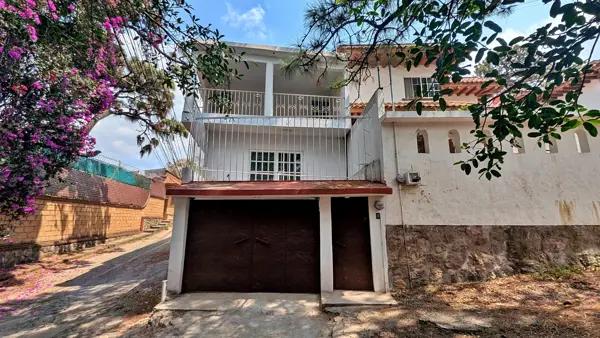 CASA SOLA EN ESQUINA OCOTEPEC