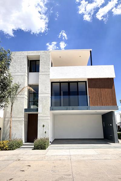 VENTA CASA EN PASEOS LORETTA CON ROOF GARDEN
