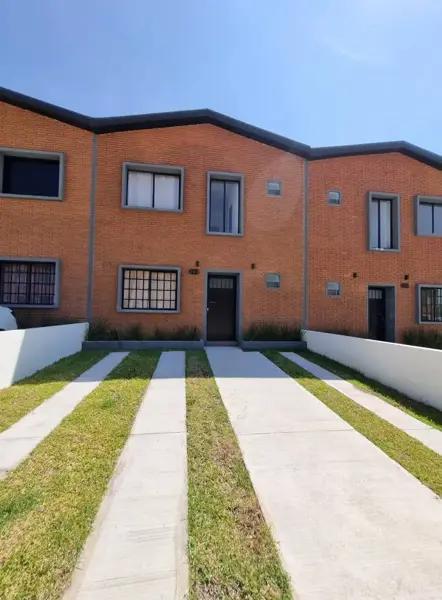 Casa en venta de 3 recámaras con fachada moderna Casa en venta de 3 recámaras con fachada moderna