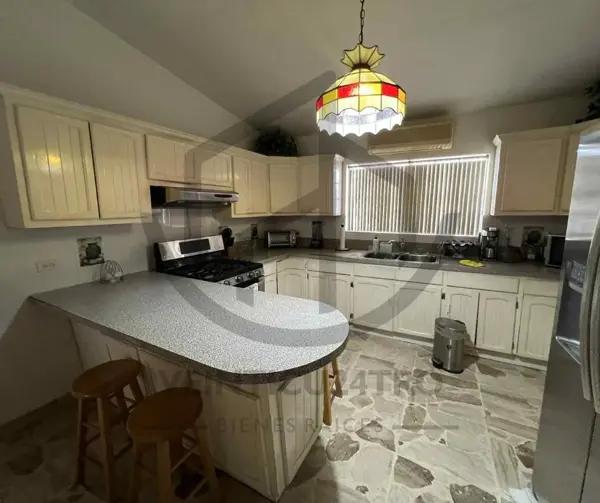 Residencia en Las Fuentes | 420 m² de Terreno | ¡Cocina Gourmet y Gran Patio!