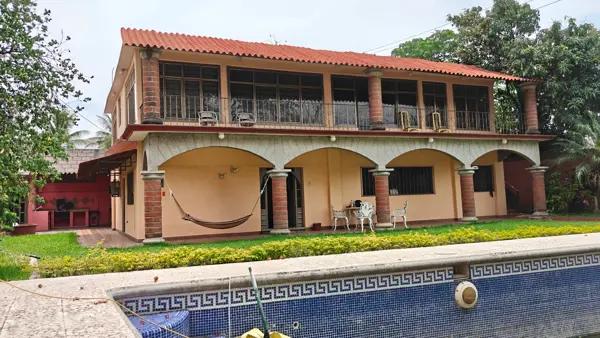 Casa en Cocoyoc con Amplia Capacidad y Excelente Ubicación Casa en Cocoyoc con Amplia Capacidad y Excelente Ubicación