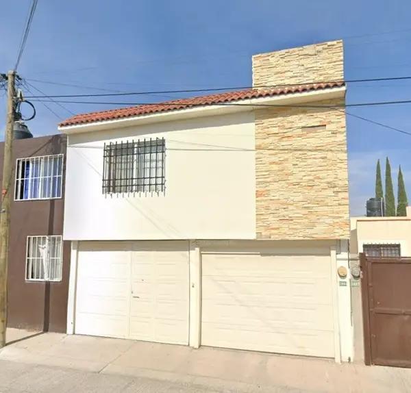 Se Casa de Recuperación Bancaria en C. San Francisco, Soledad de Graciano Sánchez, S.L.P.