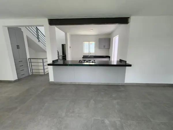 Casa SOLA en venta en norte de Cuernavaca. Casa SOLA en venta en norte de Cuernavaca.