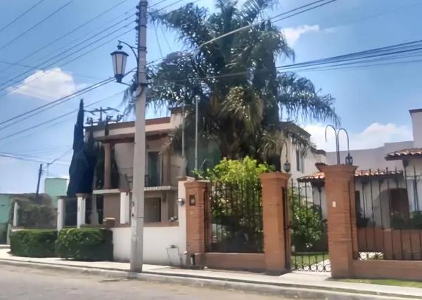 Se Vende Casa de Recuperación Bancaria en Cto. las Haciendas Pte. 180, Hdas. de Tequisquiapan, Qro,