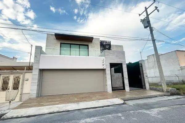 Casa en RENTA con alberca en Valle Real