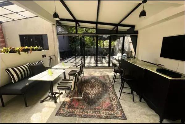 Casa en venta en Condesa con terraza y uso de suelo comercial Casa en venta en Condesa con terraza y uso de suelo comercial