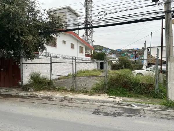 TERRENO EN RENTA - VALLE ORIENTE