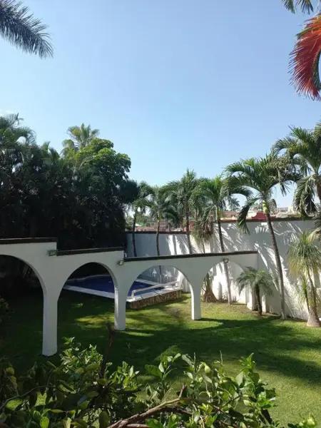 Casa en venta en privada con vigilancia en Palmira, cerca del acceso a autopista