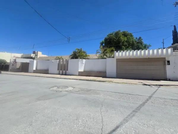 Casa en Venta en Torreón Jardín: Amplia y Lista para Habitar Casa en Venta en Torreón Jardín: Amplia y Lista para Habitar