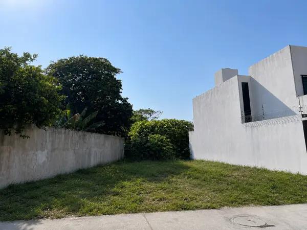 Lote Residencial en venta en privada Lomas de Ixtacomitán $980,000