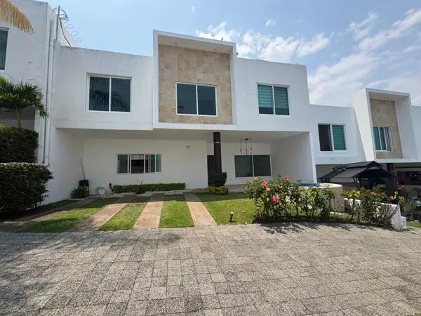 CASA EN RENTA PRIVADA DE SOLO 4 CASAS