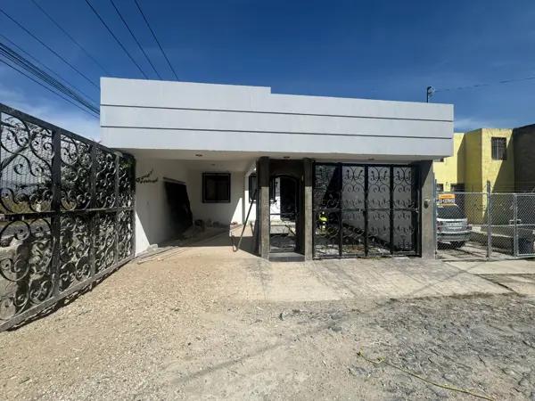 Venta de Casa en Lomas de San Agustín, Tlajomulco de Zúñiga - Amplia y Moderna